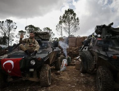 Συρία: Μπαίνει στην Αφρίν ο τουρκικός Στρατός και οι ισλαμιστές αντάρτες σύμμαχοί τους (φωτό, βίντεο)